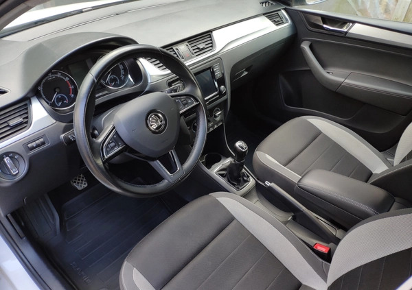 Skoda RAPID cena 32900 przebieg: 173600, rok produkcji 2018 z Sieraków małe 277